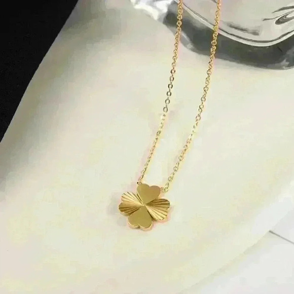 Jewelry - Two Sided Gold Filled Clover Pendant Necklace